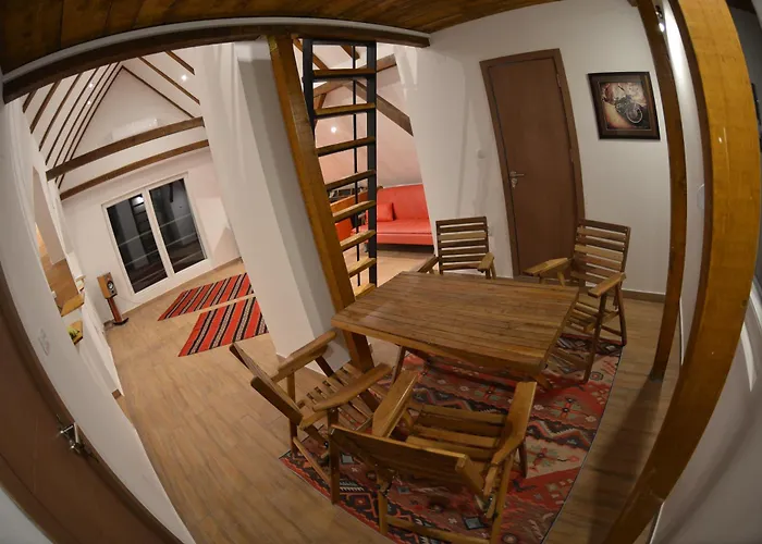 Kucica Osmeha بيت للعطل